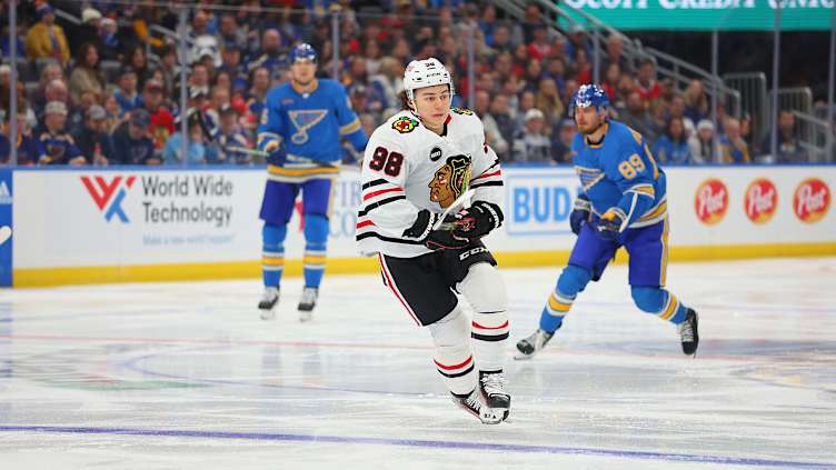 Connor Bedard ajuste sa mentalité et recommence avec les Blackhawks de Chicago